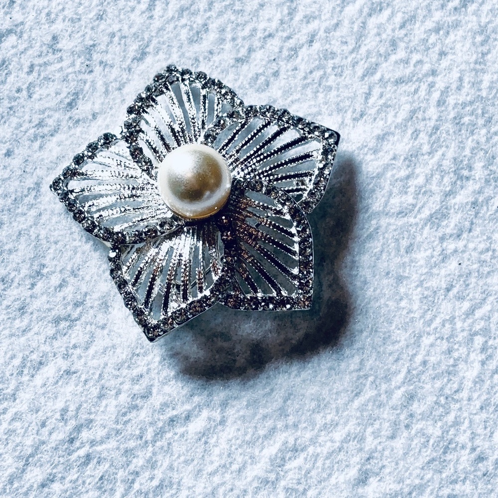Flower brooch